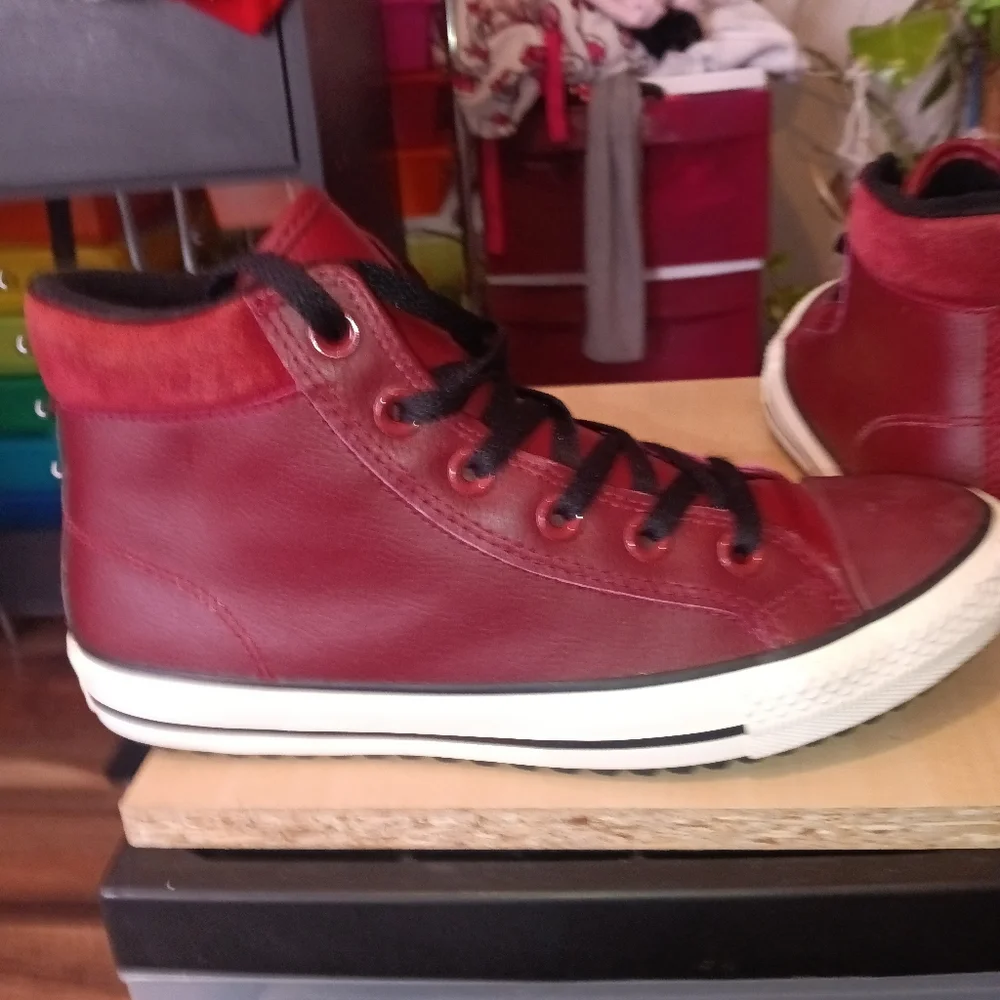 Converse - Picture 2 of 8